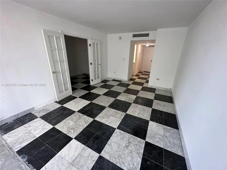 5555 Collins Avenue #3C, Miami Beach, FL 33140 - Image #3