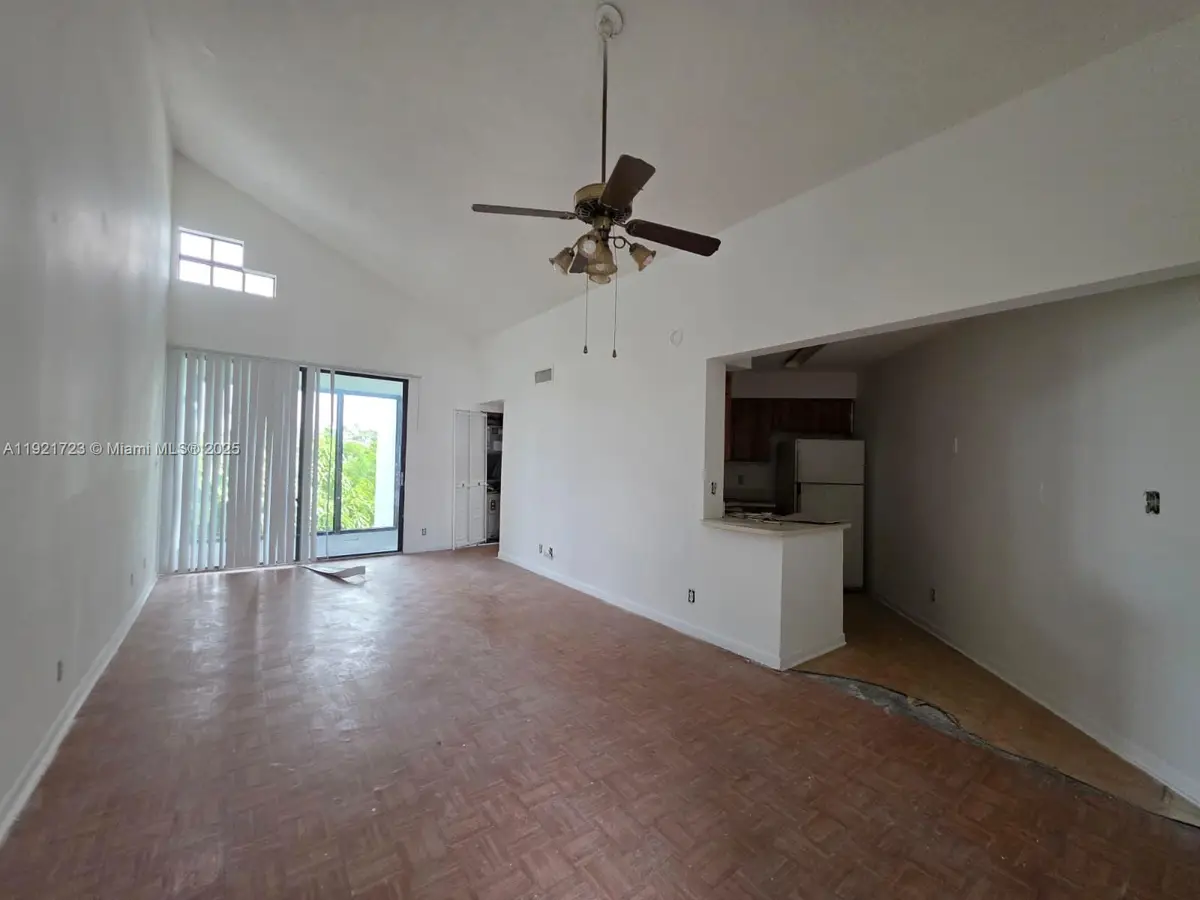 210 Lake Pointe Dr #304, Oakland Park, FL 33309 - Image #1