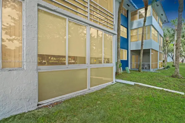 3140 Holiday Springs Blvd #9-102, Margate, FL 33063