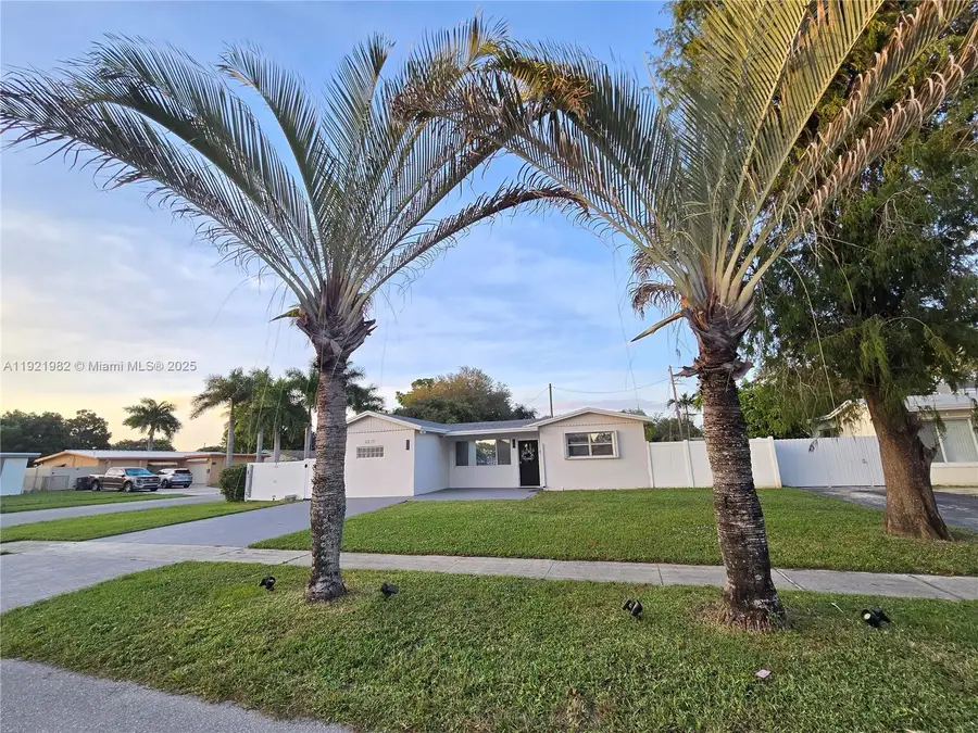 6571 Park St, Hollywood, FL 33024 - Image #3