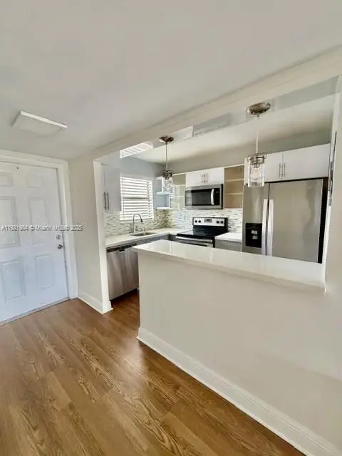 8350 Sunrise Lakes Blvd #202, Sunrise, FL 33322