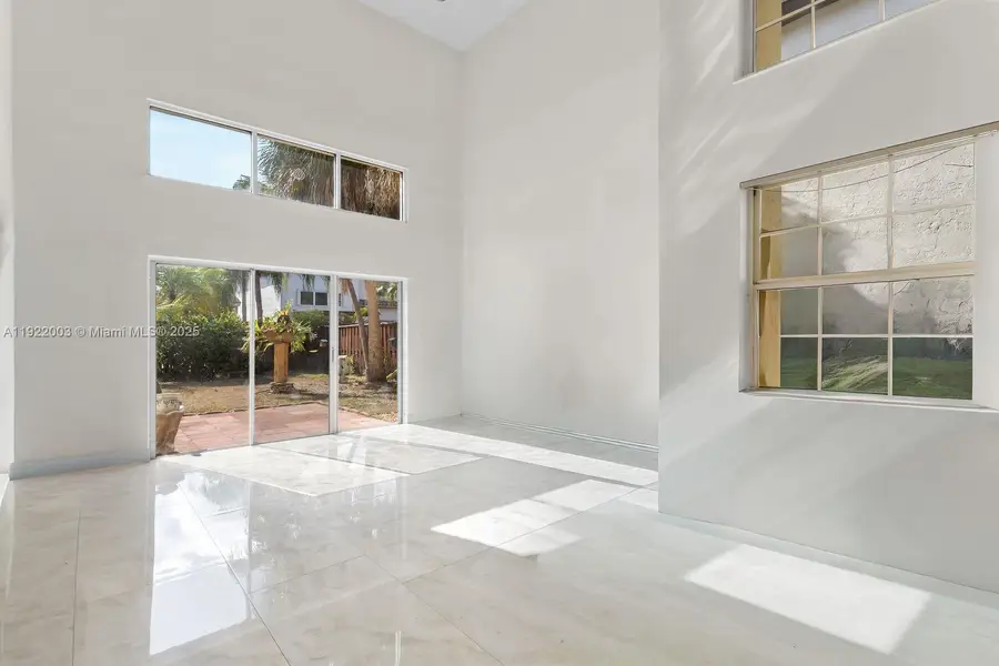 10738 N Saratoga Dr, Cooper City, FL 33026 - Image #2