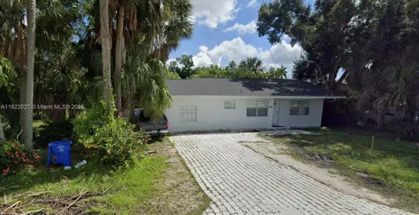 915 E Alderman St, Fort Myers, FL 33916