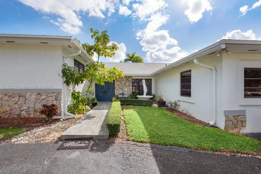 11724 SW 95th St, Miami, FL 33186 - Image #2