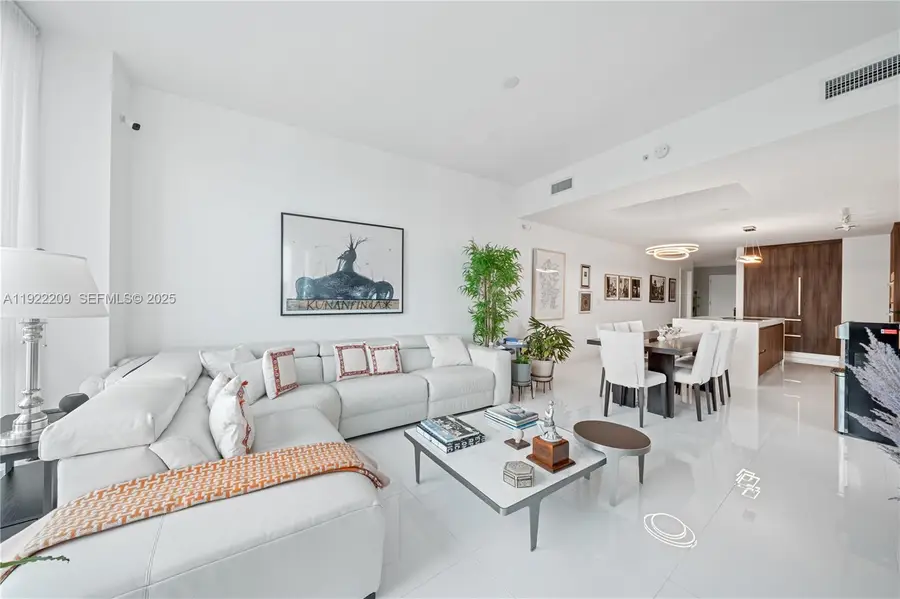 851 NE 1st Ave #3911, Miami, FL 33132 - Image #2