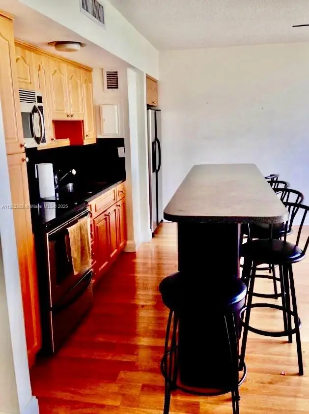 900 Bay Dr #513, Miami Beach, FL 33141 - Image #1