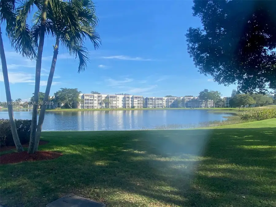 9420 Poinciana Pl #214, Davie, FL 33324 - Image #2