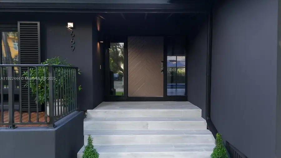 669 S Mashta Dr, Key Biscayne, FL 33149 - Image #2