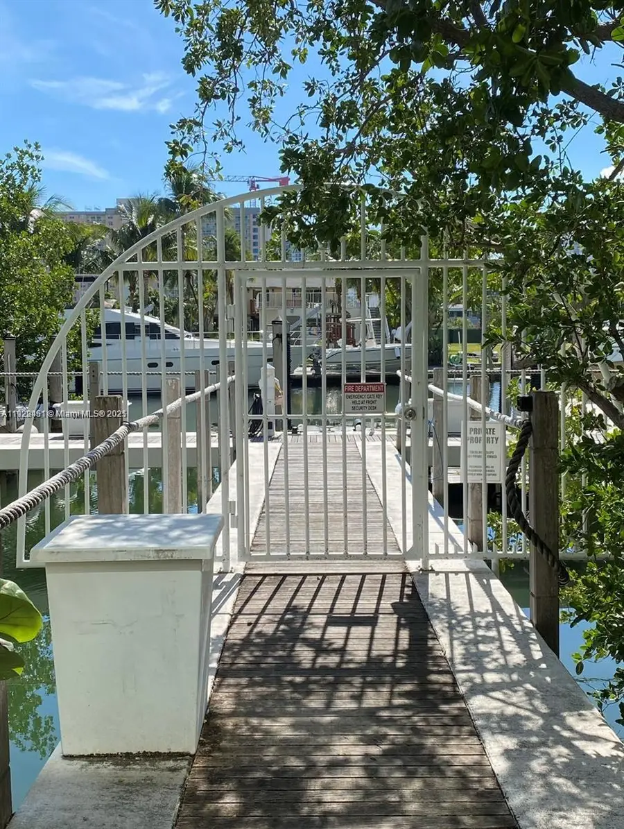 16400 Collins Ave, Sunny Isles Beach, FL 33160 - Image #3