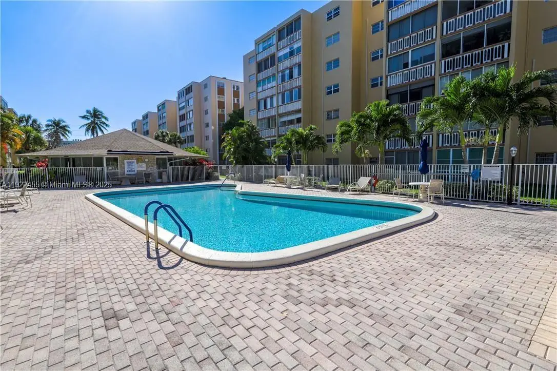 233 NE 14th Ave #402, Hallandale Beach, FL 33009 - Image #1