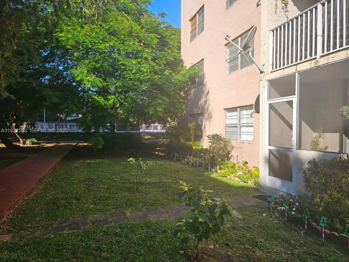 8411 NW 8th St #111, Miami, FL 33126 - Image #1