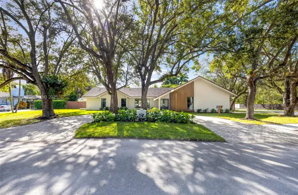 8120 SW 162nd St, Palmetto Bay, FL 33157