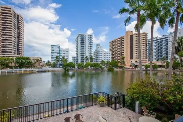 2455 Flamingo Dr #201, Miami Beach, FL 33140