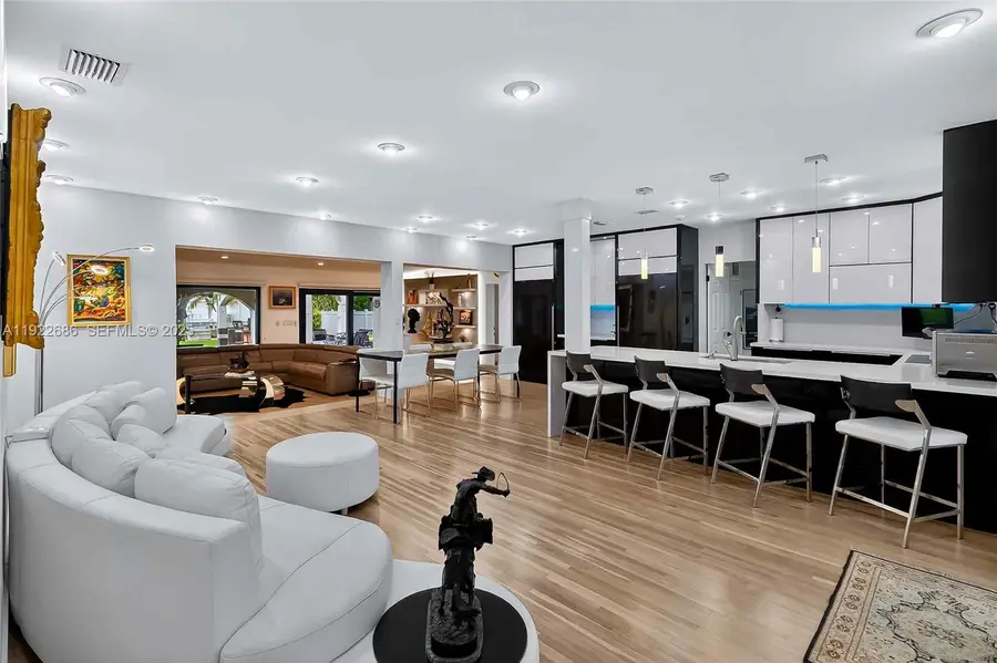 7724 Hawthorne Ave, Miami Beach, FL 33141 - Image #3