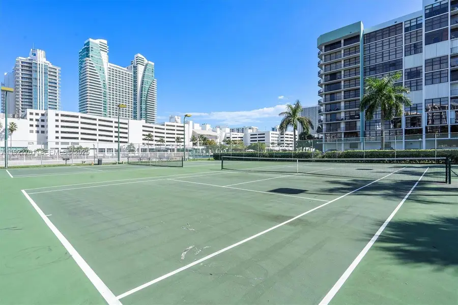 600 Parkview Dr #831, Hallandale Beach, FL 33009 - Image #3