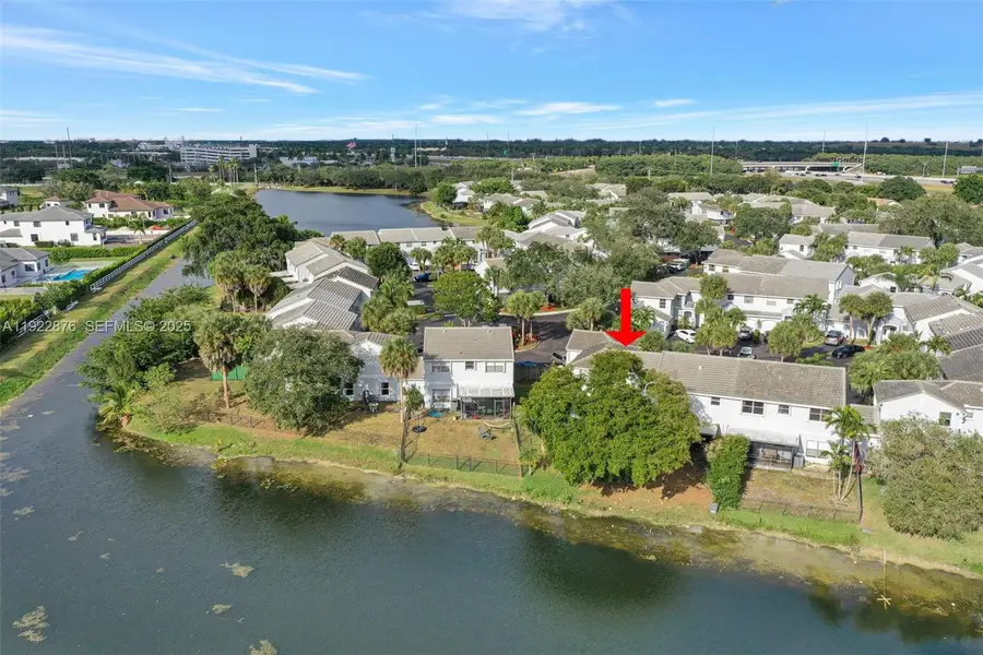 4852 Grapevine Way, Davie, FL 33331 - Image #2