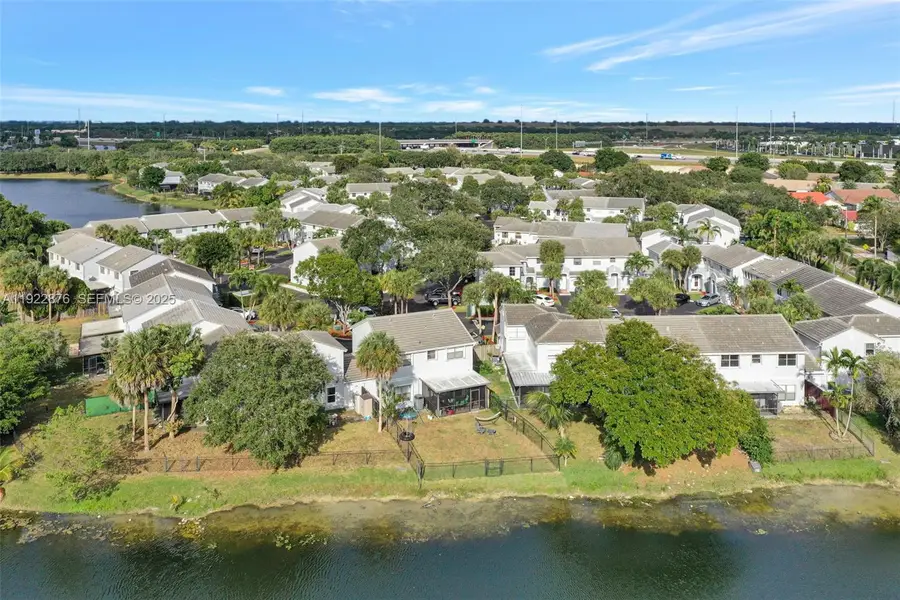 4852 Grapevine Way, Davie, FL 33331 - Image #3