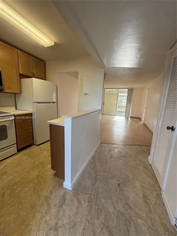 8435 Sunrise Lakes Blv #104, Sunrise, FL 33322