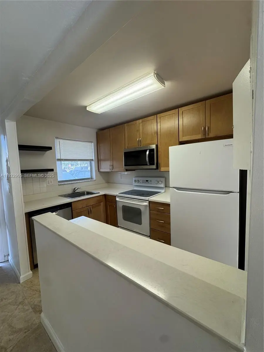 8435 Sunrise Lakes Blv #104, Sunrise, FL 33322 - Image #2