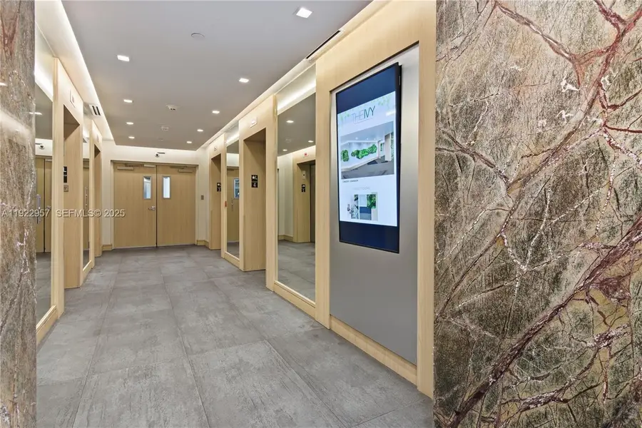 90 SW 3rd St #2408, Miami, FL 33130 - Image #2