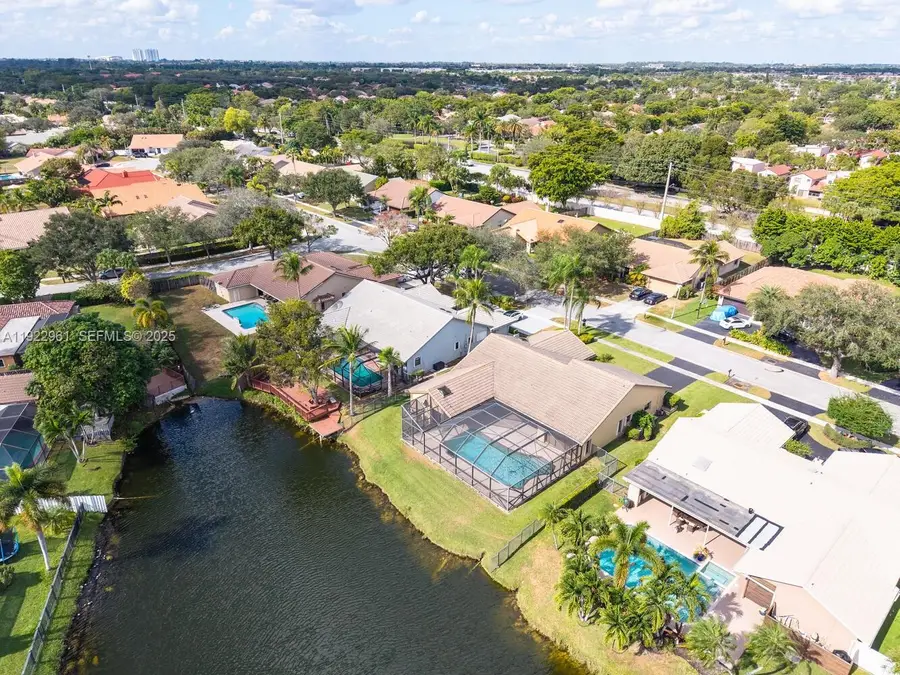 9272 NW 18th St, Plantation, FL 33322 - Image #2