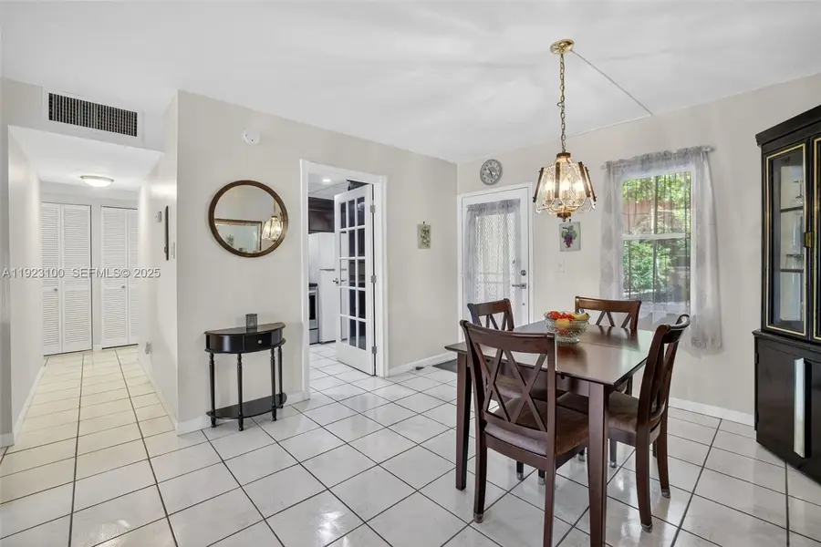 2841 Somerset Dr #106, Lauderdale Lakes, FL 33311 - Image #2