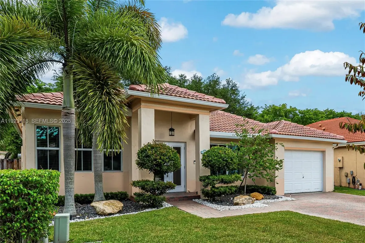 13946 S Cypress Cove Cir, Davie, FL 33325 - Image #1