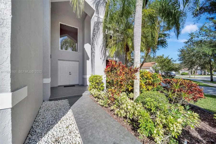 322 Lake Crest Ct, Weston, FL 33326 - Image #3