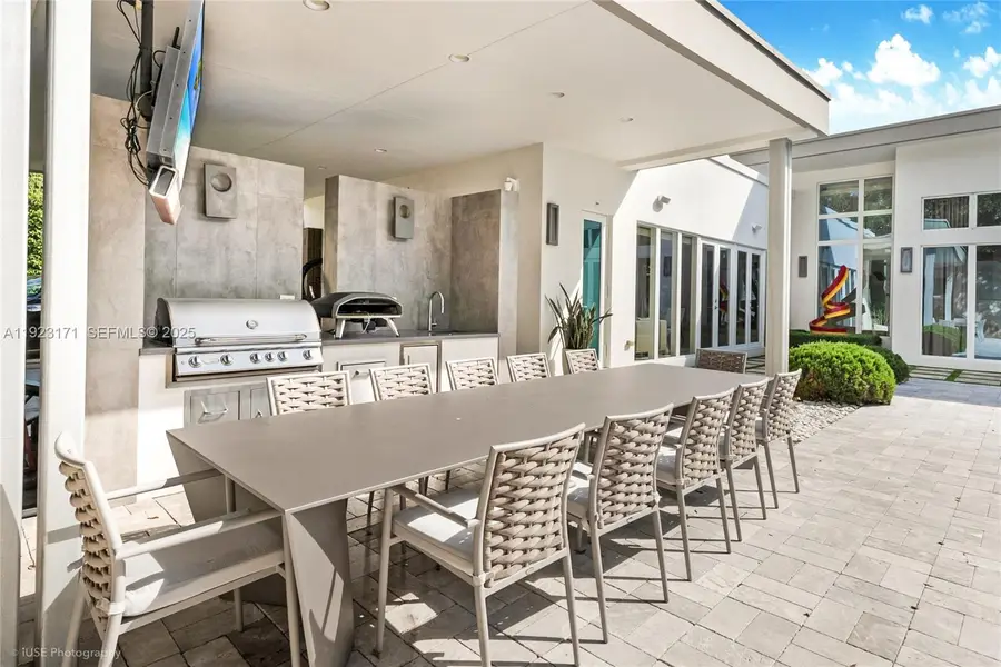 137 W Shore Dr W, Miami, FL 33133 - Image #2