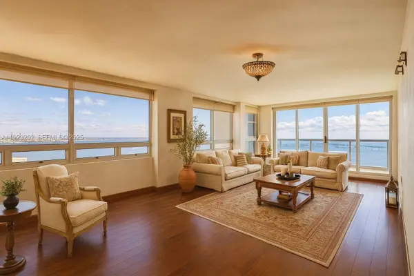 1541 Brickell Ave #C2705, Miami, FL 33129