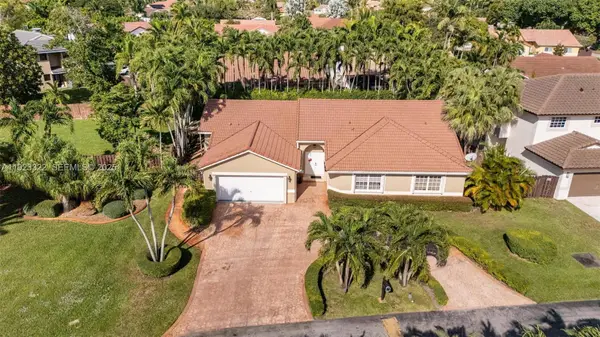 15621 SW 45th Ter, Miami, FL 33185