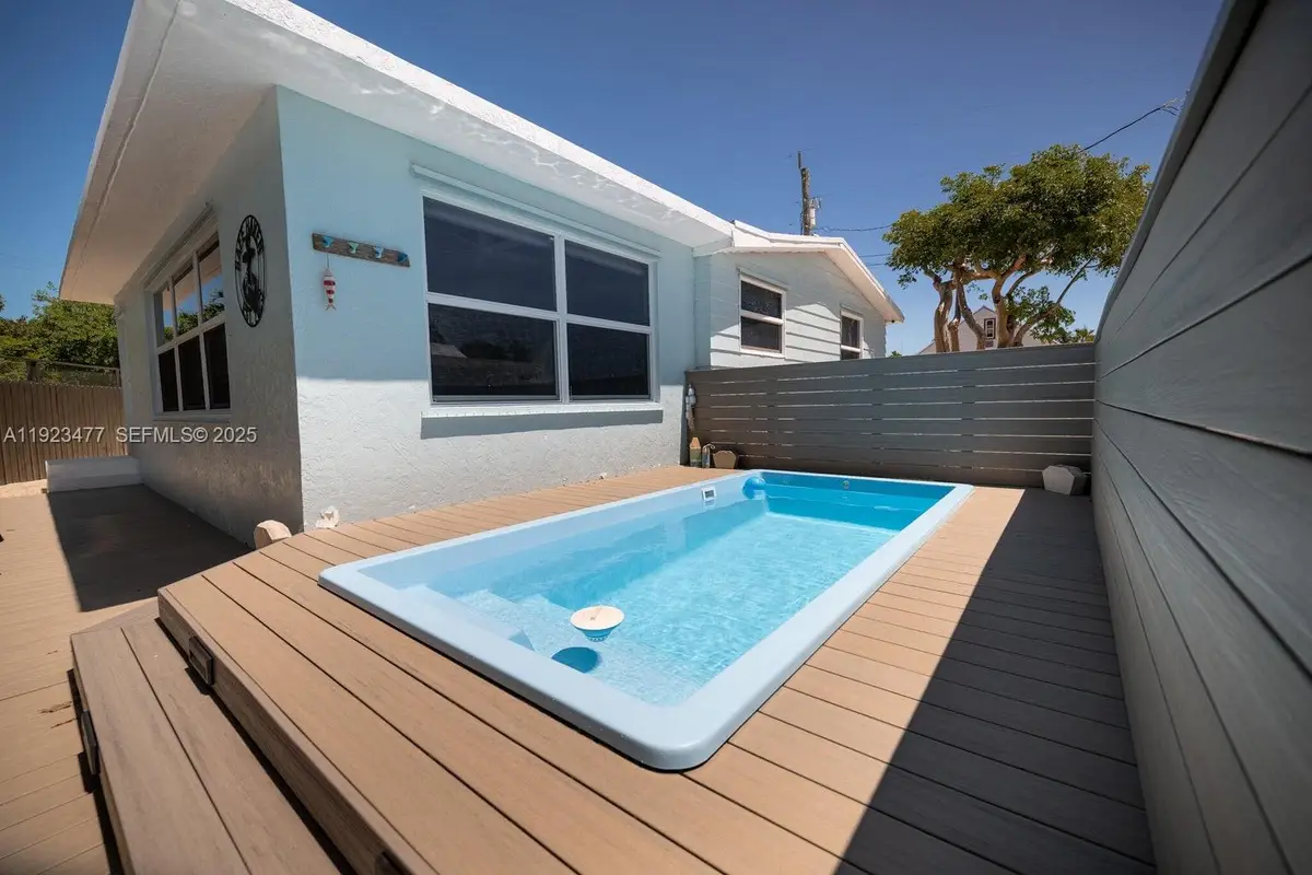 212 Buttonwood Ln, Tavernier, FL 33070 - Image #1