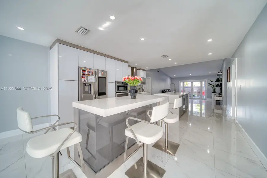 21914 SW 97th Pl, Cutler Bay, FL 33190 - Image #2