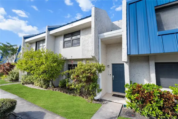 2528 N 38 Ave #D-32, Hollywood, FL 33021