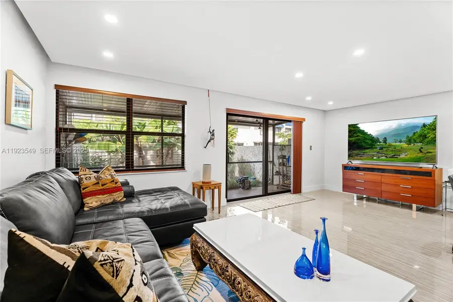 2528 N 38 Ave #D-32, Hollywood, FL 33021 - Image #2