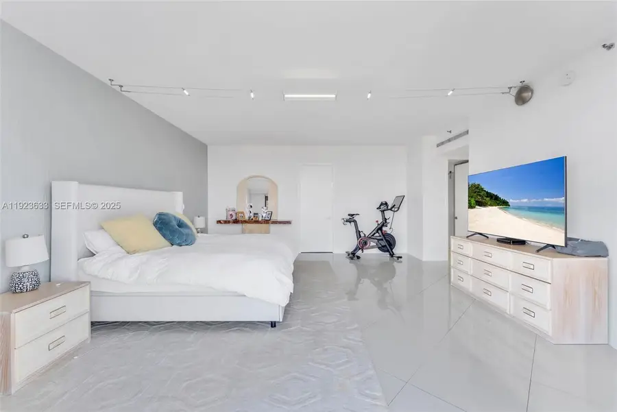 19500 Turnberry Way #7D, Aventura, FL 33180 - Image #3