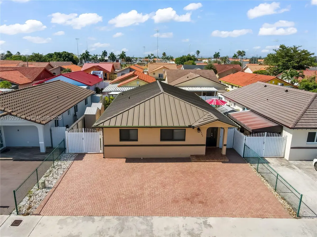 2549 W 72nd Pl, Hialeah, FL 33016 - #1