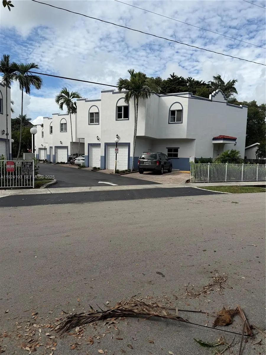 2927 SW 18th Ter, Fort Lauderdale, FL 33315 - Image #2