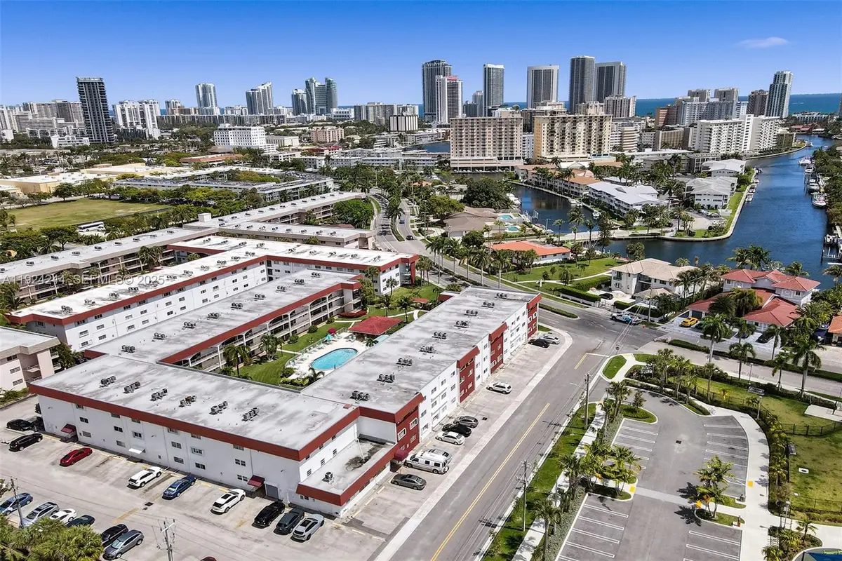 580 Egret Dr #220, Hallandale Beach, FL 33009 - Image #1