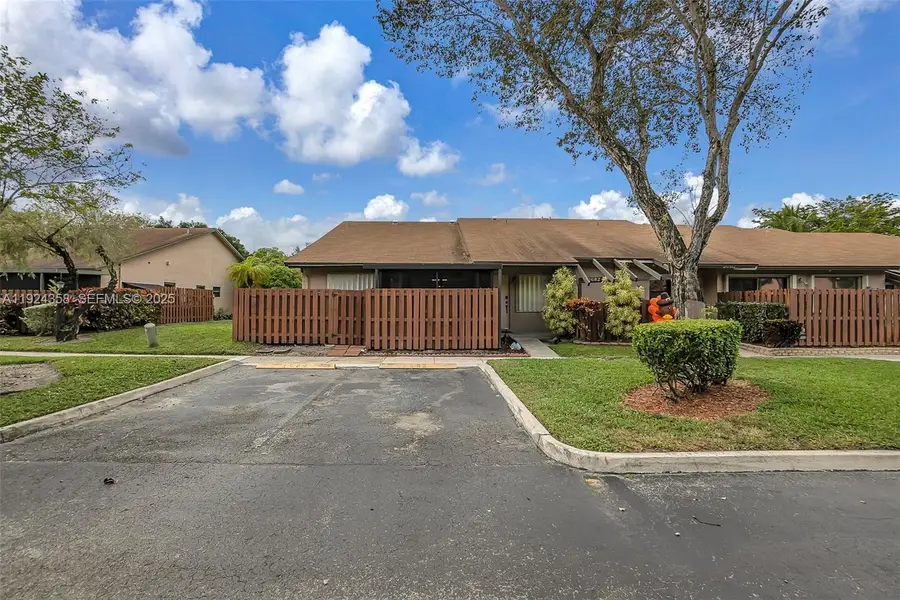 2682 N Nob Hill Rd, Sunrise, FL 33322 - Image #2