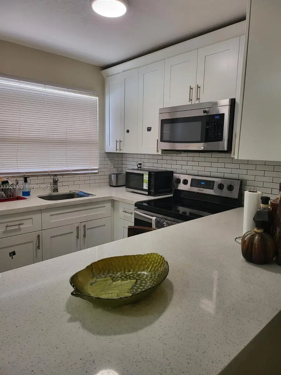 2640 NW 14th Ct, Fort Lauderdale, FL 33311 - Image #2