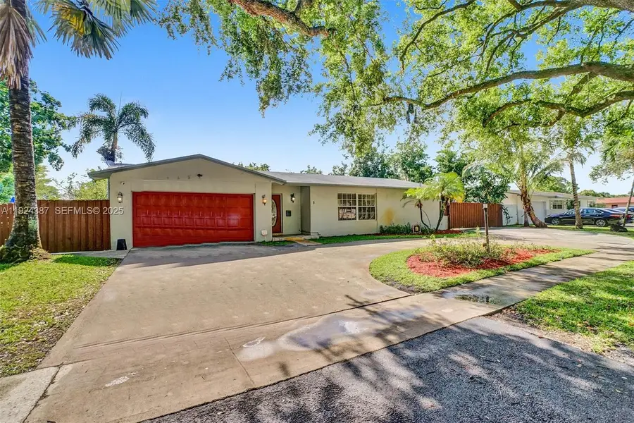 470 NW 46th Ave, Plantation, FL 33317 - Image #2