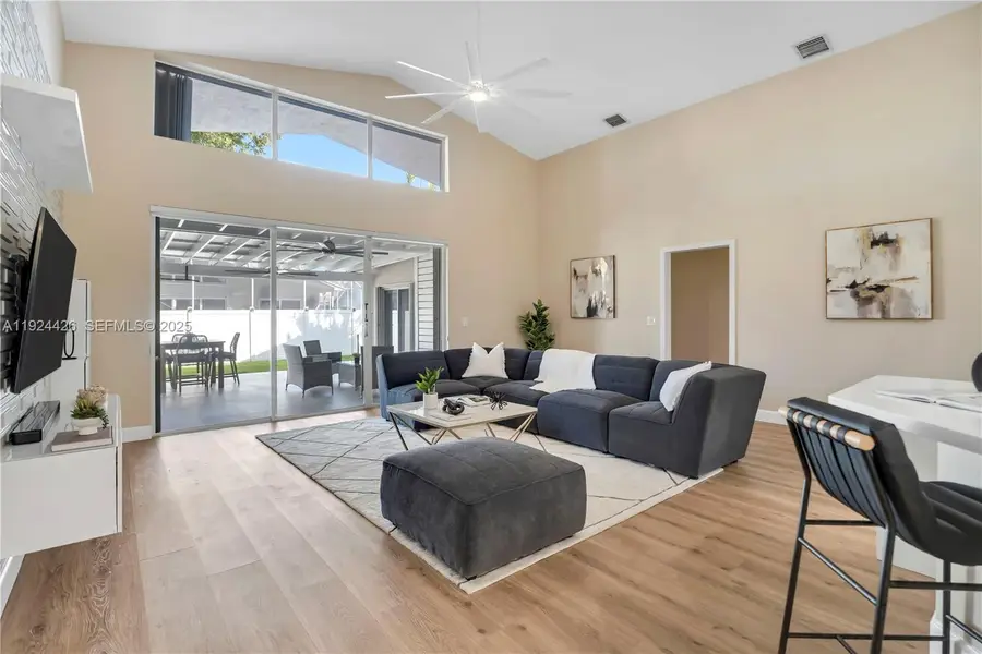 18361 NW 10th St, Pembroke Pines, FL 33029 - Image #2