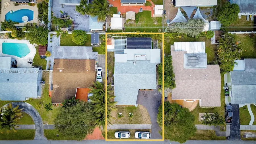724 SW 4th Ct, Hallandale Beach, FL 33009 - Image #2