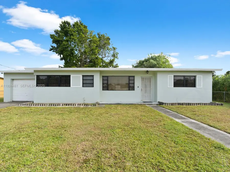 19621 NW 39th Ct, Miami Gardens, FL 33055 - Image #2