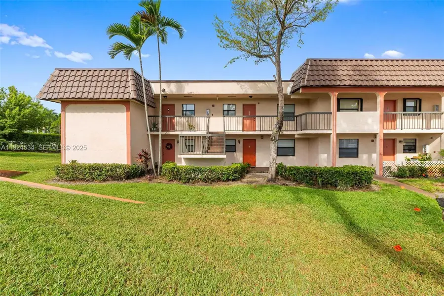 821 NE 207th Ln #102-1, Miami, FL 33179 - Image #2