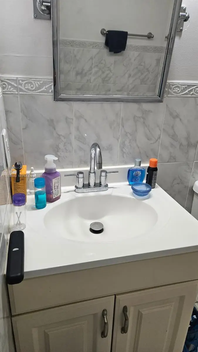 1471 W 43rd Pl #302, Hialeah, FL 33012 - Image #3