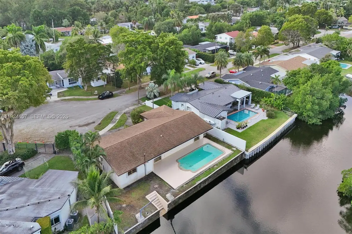 2371 NE 193rd St, Miami, FL 33180 - Image #1