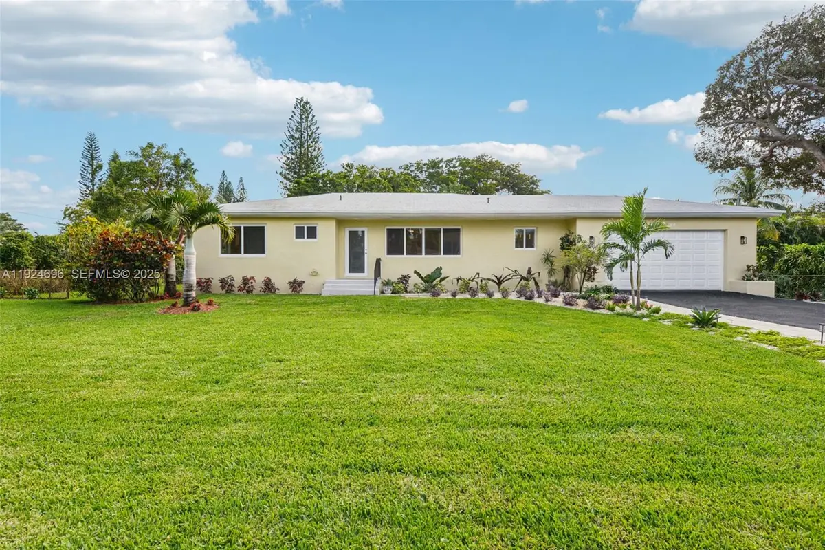 140 NE 161st St, Miami, FL 33162 - Image #1