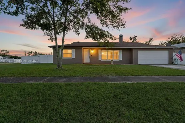 8210 E Sailmaker Ln, Jacksonville, FL 32210